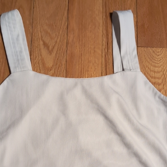 Chic White Ribbed Tank Top - Picture 2 of 4